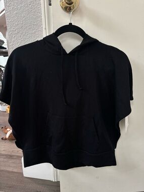 NWT Beyond Yoga Black Short-Sleeve Pullover Hoodie, size S